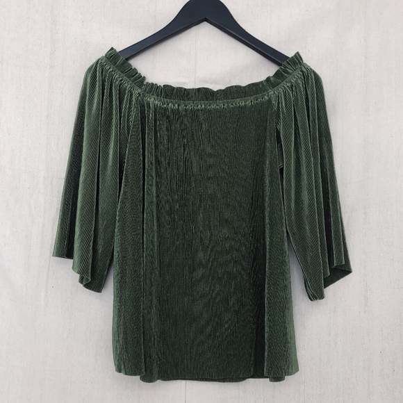 J.O.A. "Felicity" Off-Shoulder Pleated Top - Green - Picture 2 of 8